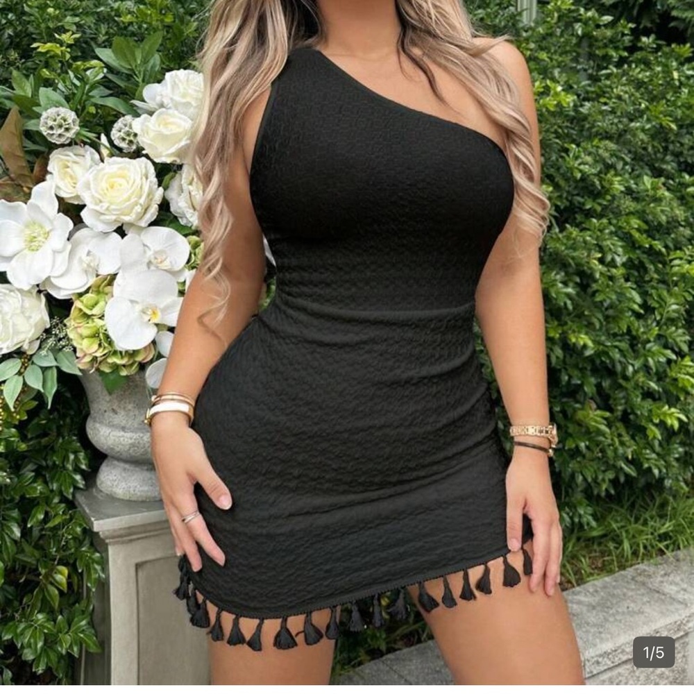 SHEIN Black One-Shoulder Dress with Tassel Hem